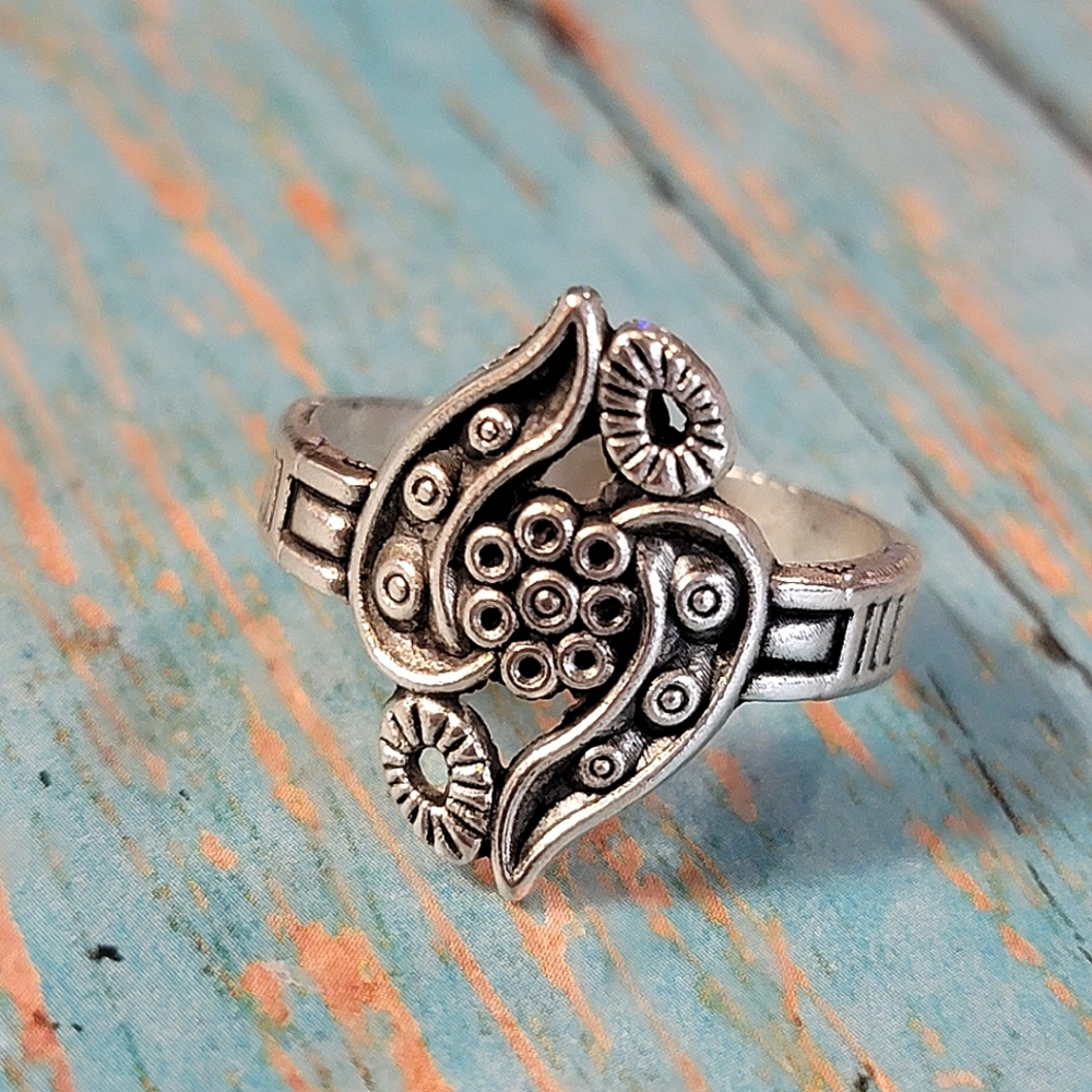 Paisley Flower Design Vintage Style Ring